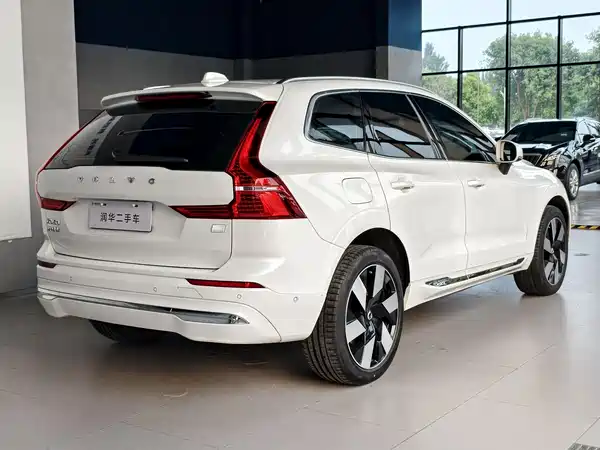Volvo XC60 Plug-In Hybrid 2024