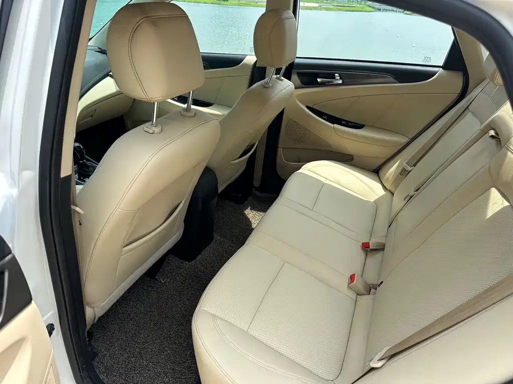 Changan Eado 2017 — фото 11