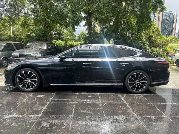 Lexus LS 2022