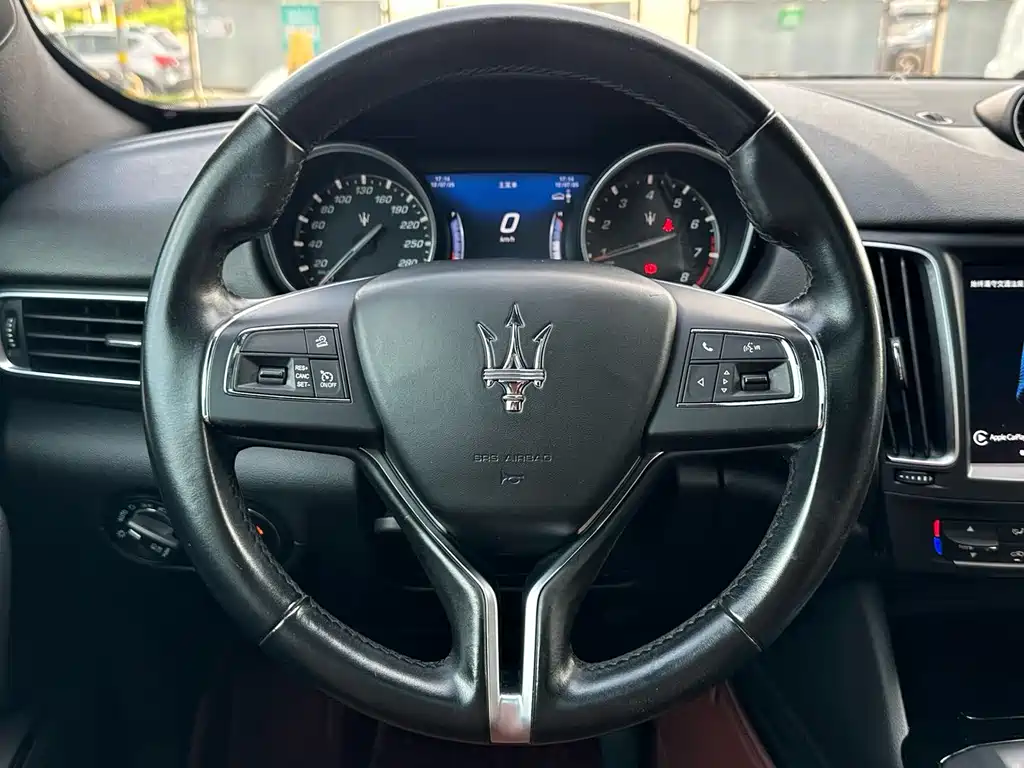 Maserati Levante 2018 — фото 21