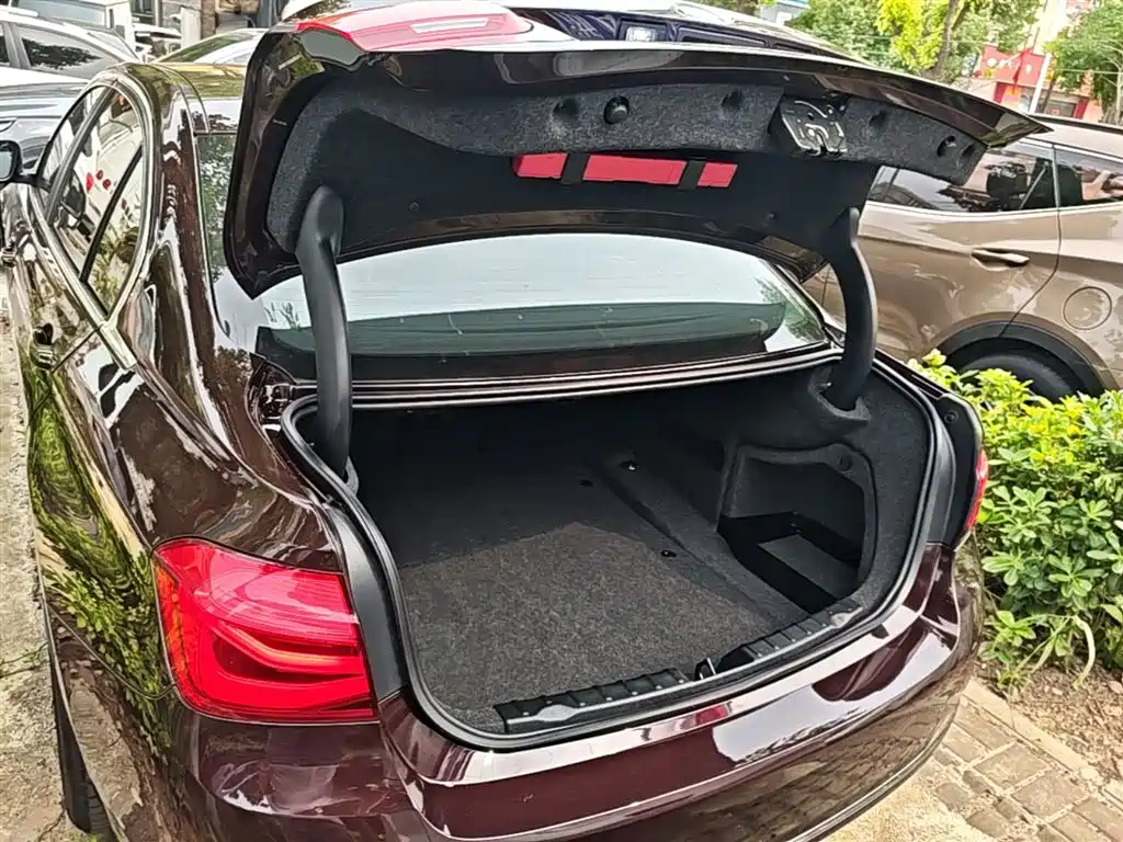 BMW 3 Series 2016 — фото 19