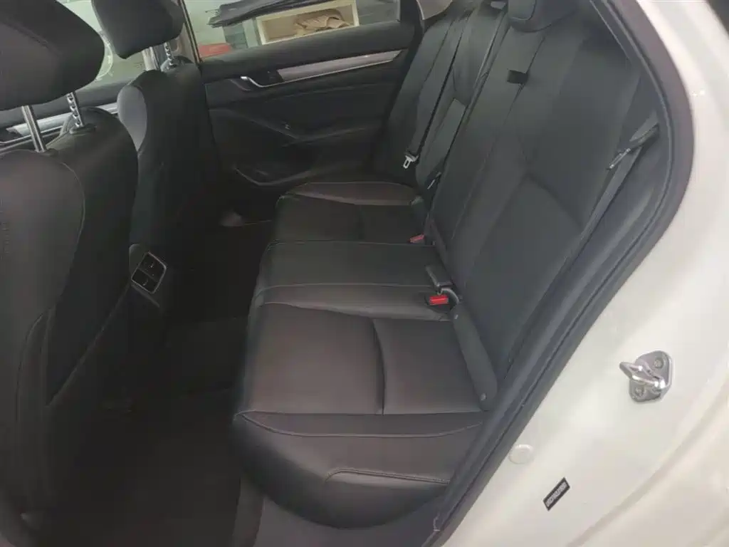 Honda Accord 2020 — фото 17