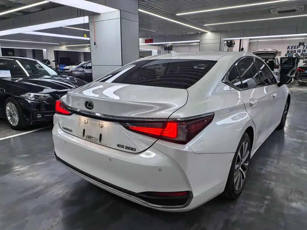 Lexus ES 2018