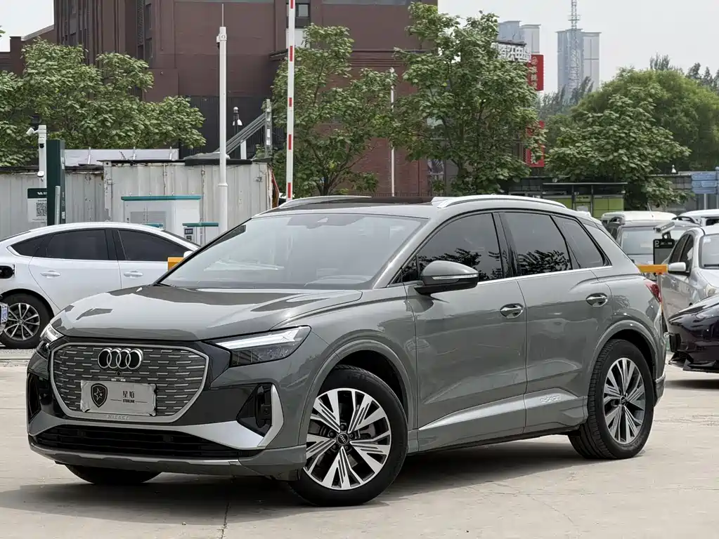 Audi Q4 e-tron 2023 — фото 3