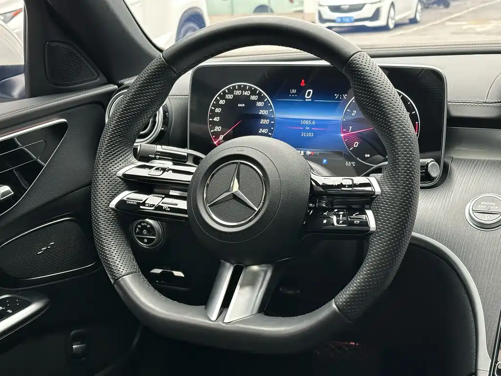 Mercedes-Benz C-Class 2024 — фото 11