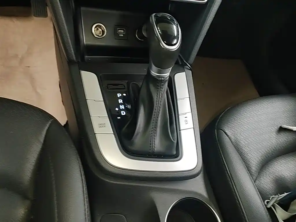 Hyundai Elantra 2020 — фото 14