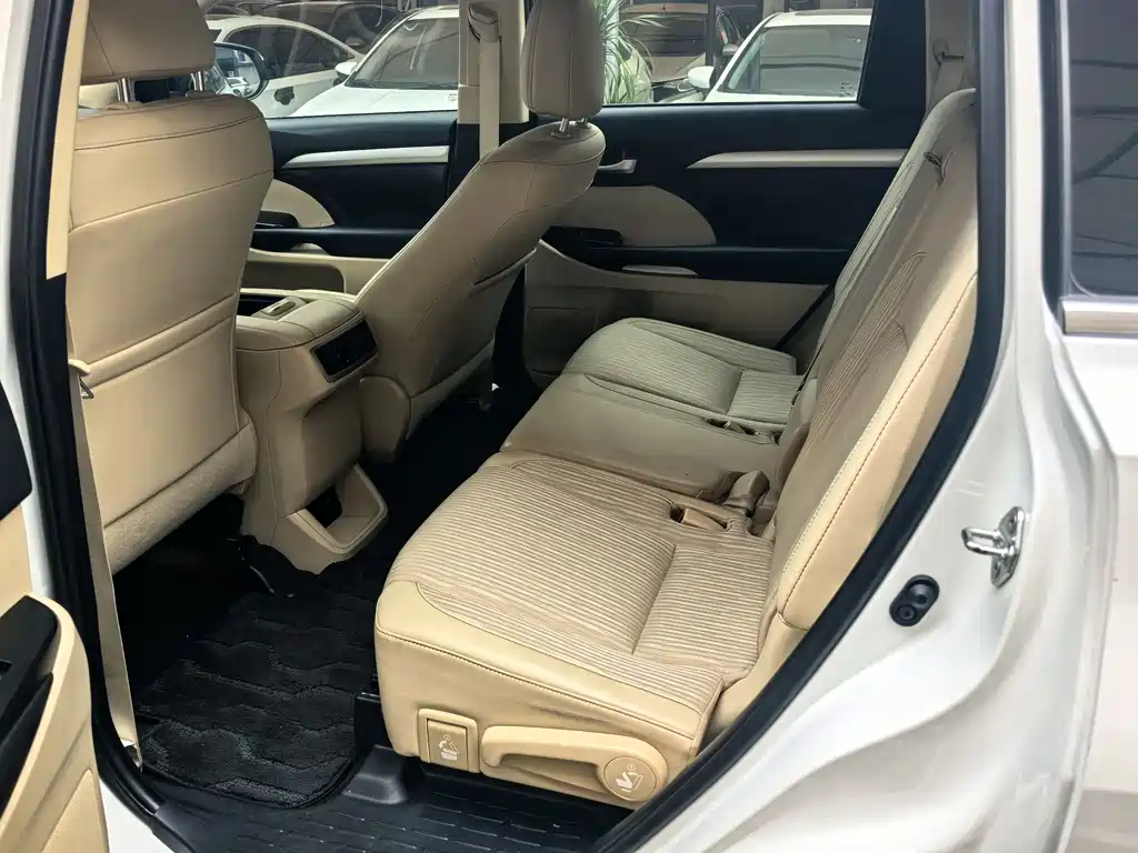 Toyota Highlander 2020 — фото 12