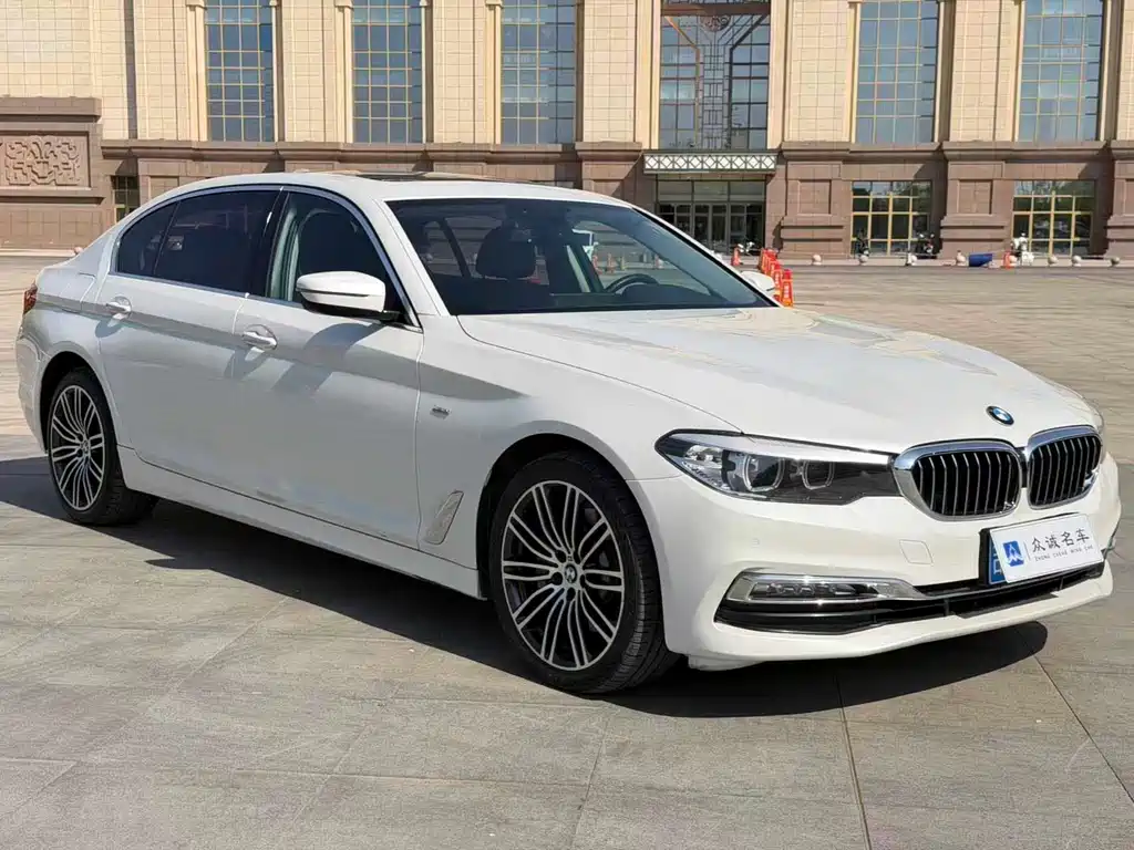BMW 5 Series 2018 — фото 3
