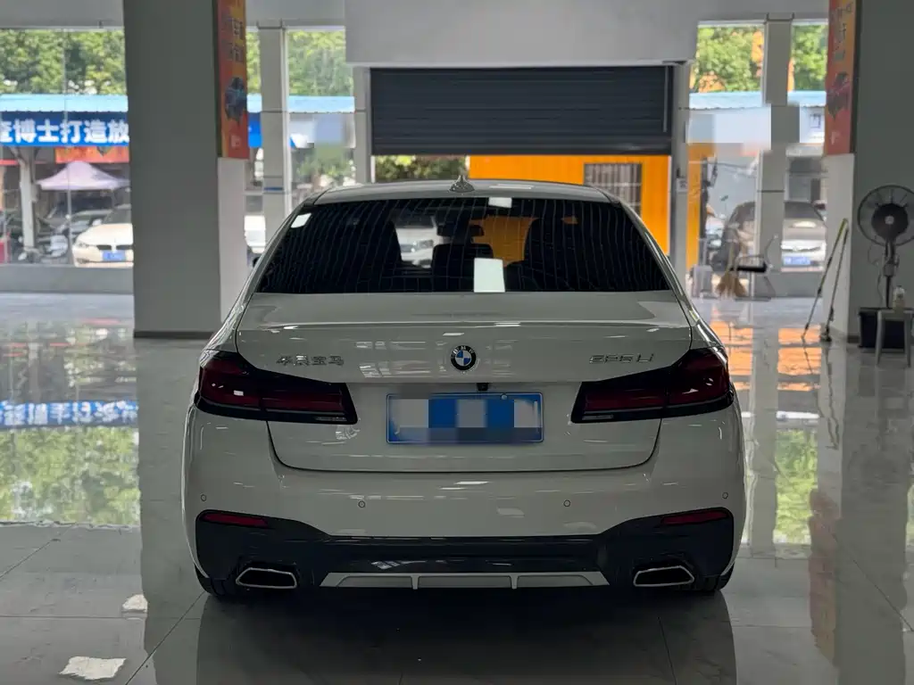 BMW 5 Series 2021 — фото 10