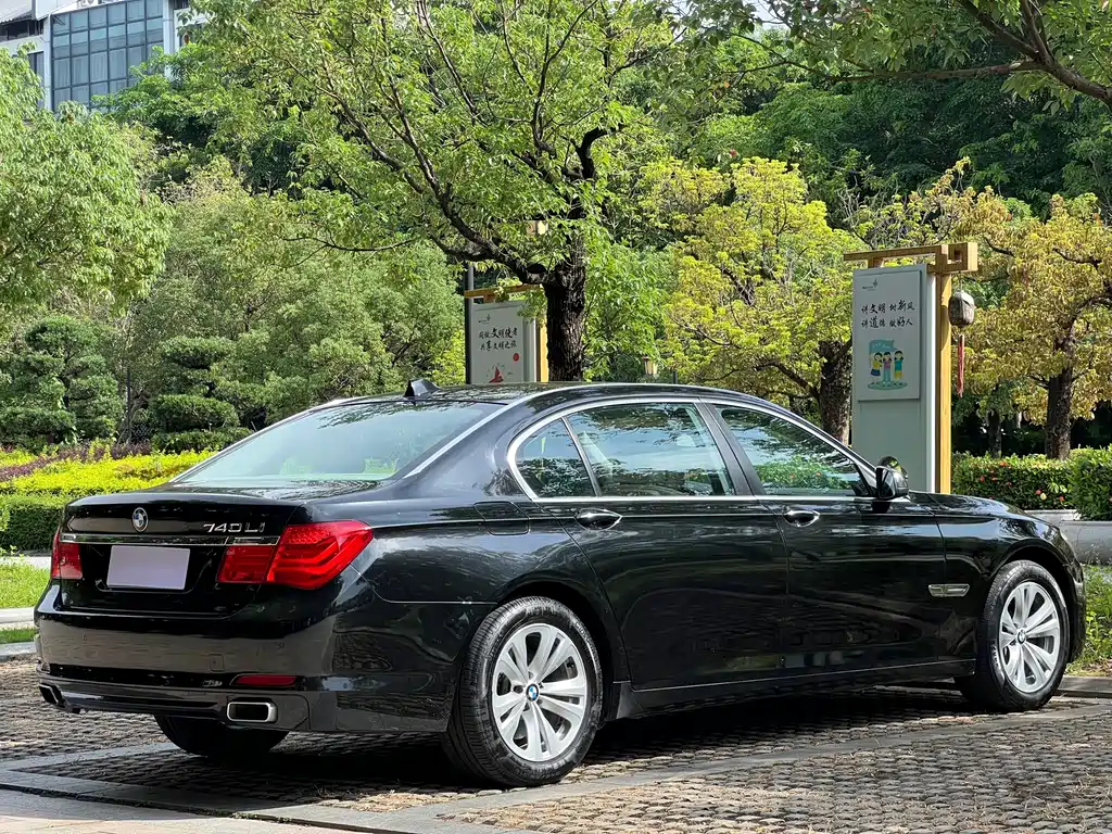 BMW 7 Series 2009 — фото 11