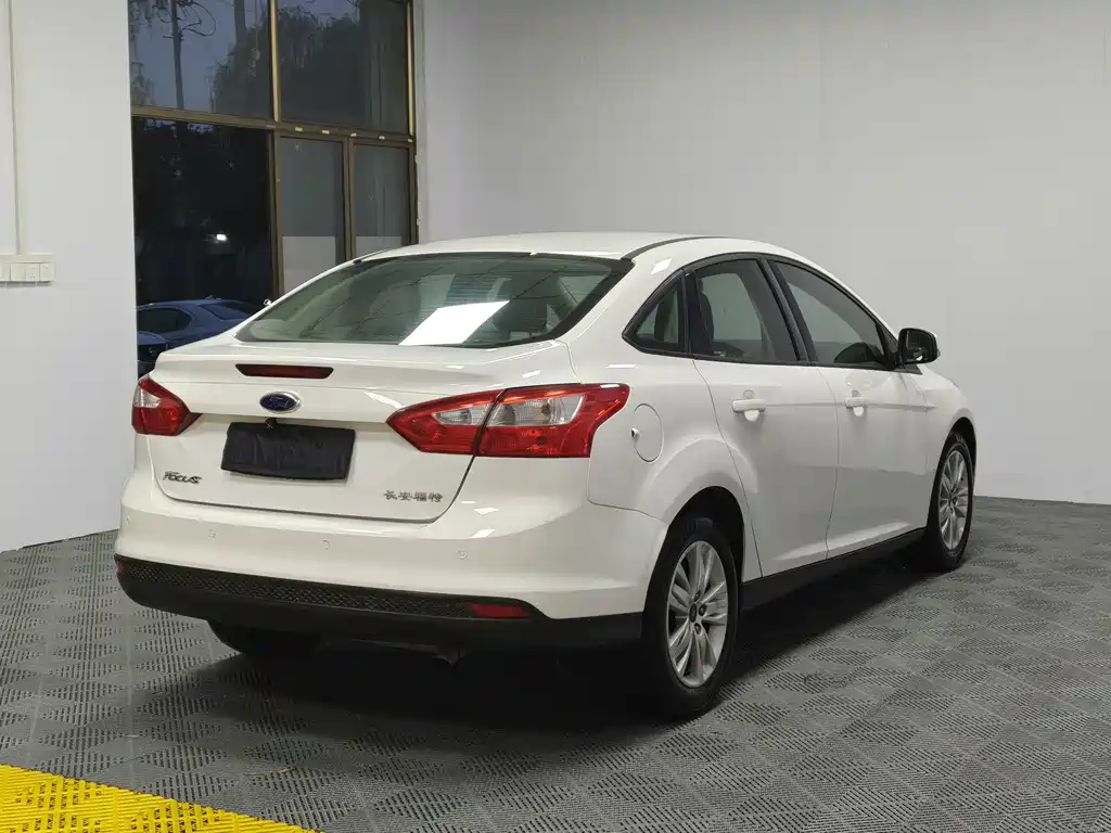 Ford Focus 2015 — фото 4