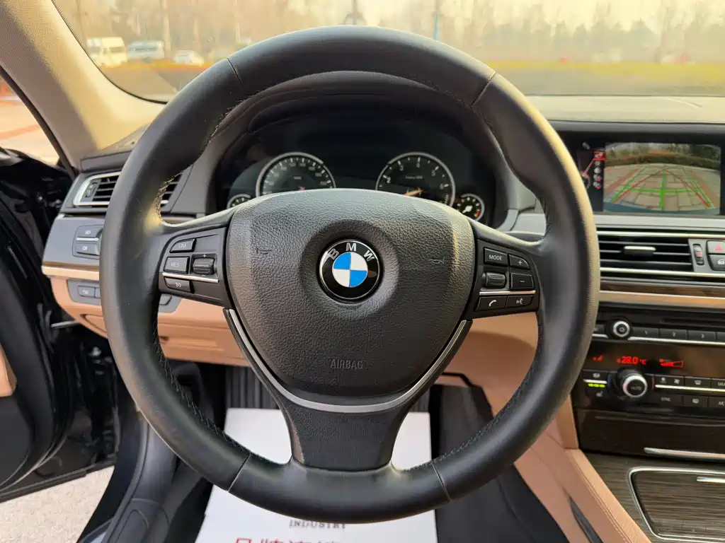 BMW 7 Series 2015 — фото 10