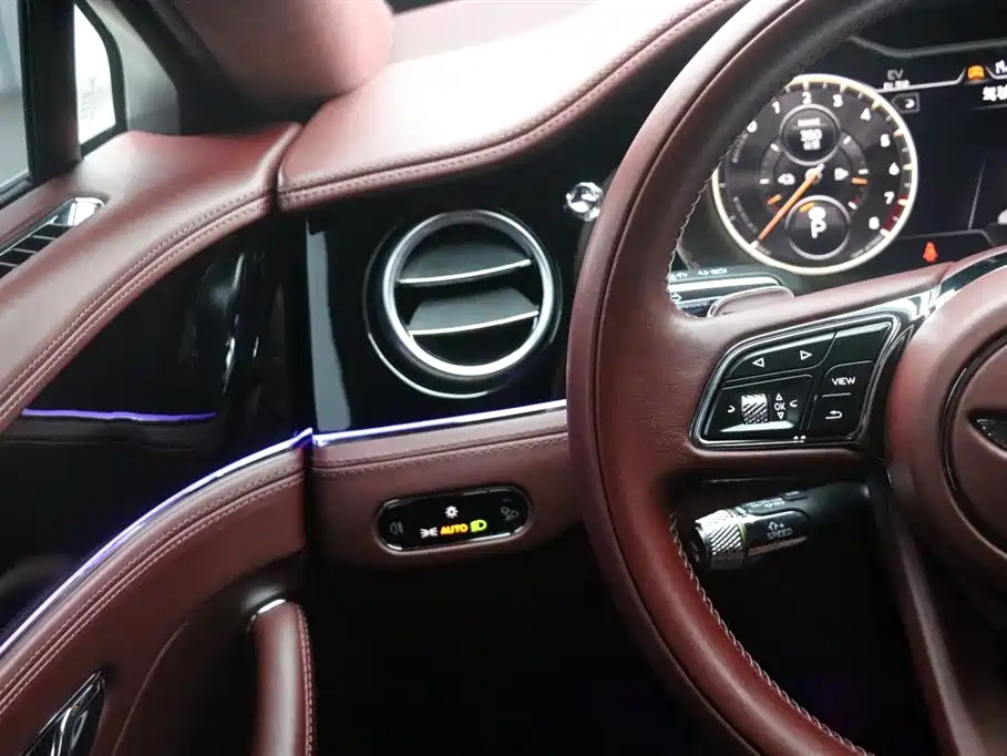 Bentley Flying Spur PHEV 2023 — фото 19