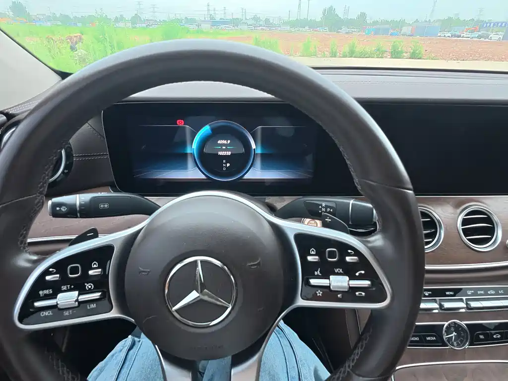 Mercedes-Benz E-Class 2019 — фото 18