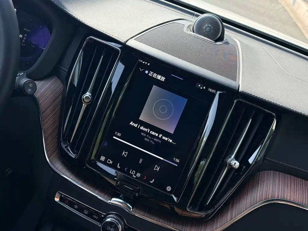 Volvo XC60 PHEV 2024 — фото 17