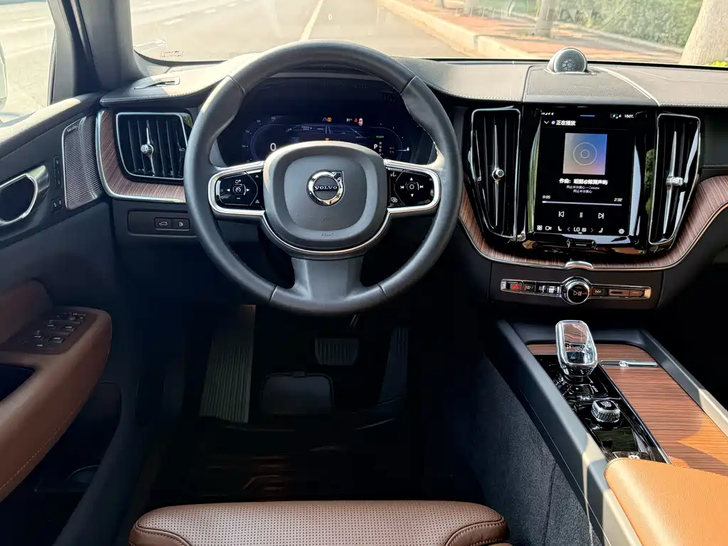 Volvo XC60 PHEV 2024 — фото 18