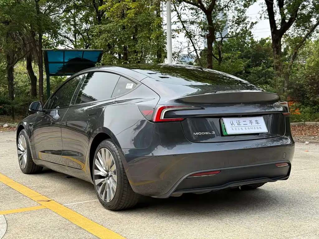 Tesla Model 3 2025 — фото 7