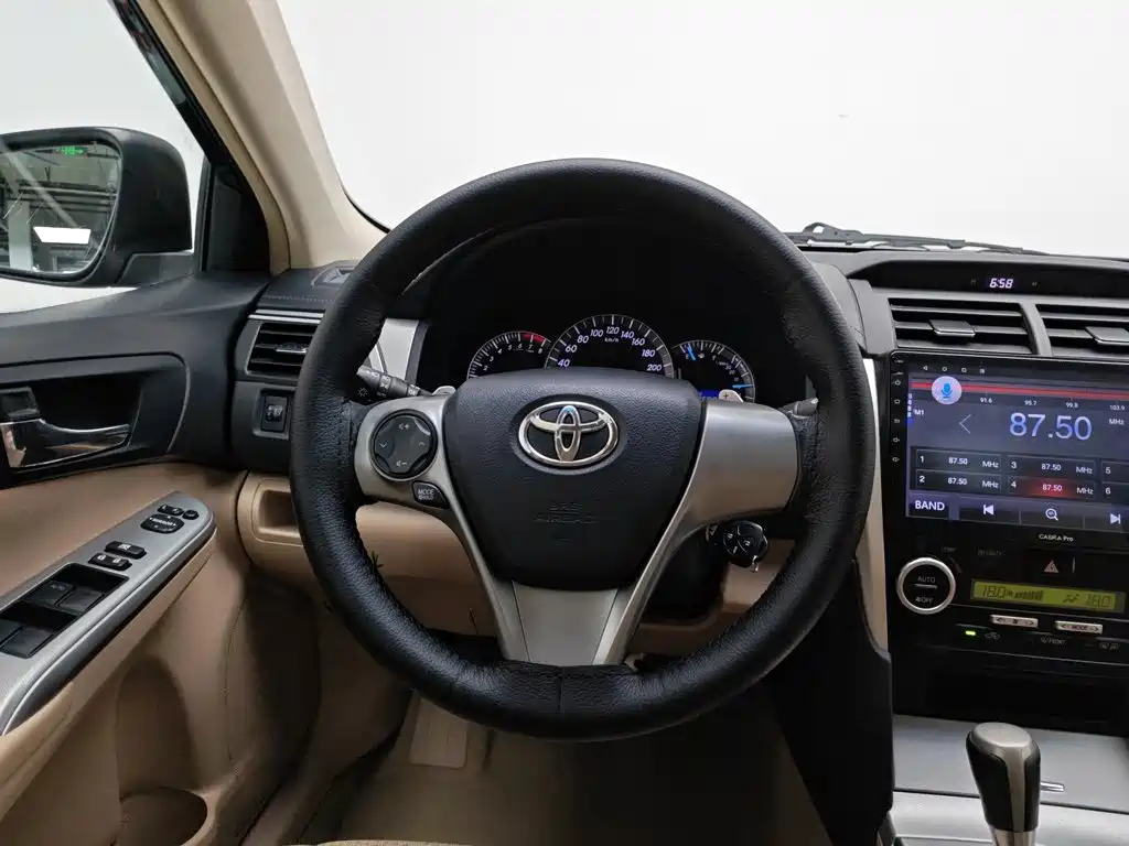 Toyota Camry 2012 — фото 11