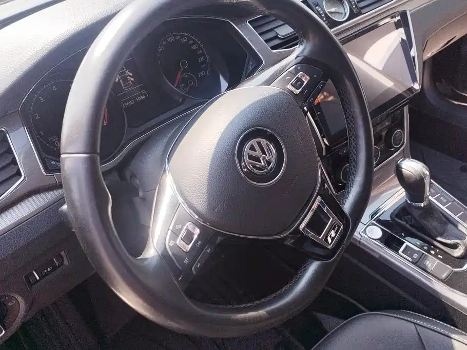 Volkswagen Passat 2016 — фото 15