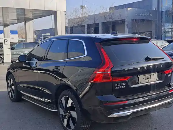 Volvo XC60 Plug-In Hybrid 2025