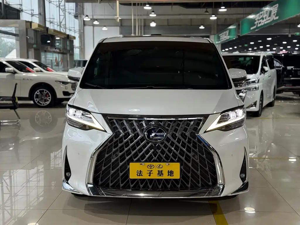 Lexus LM 2021 — фото 2