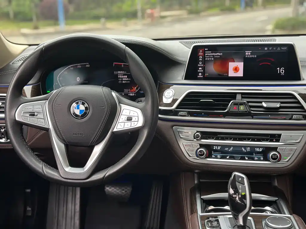 BMW 7 Series 2019 — фото 7
