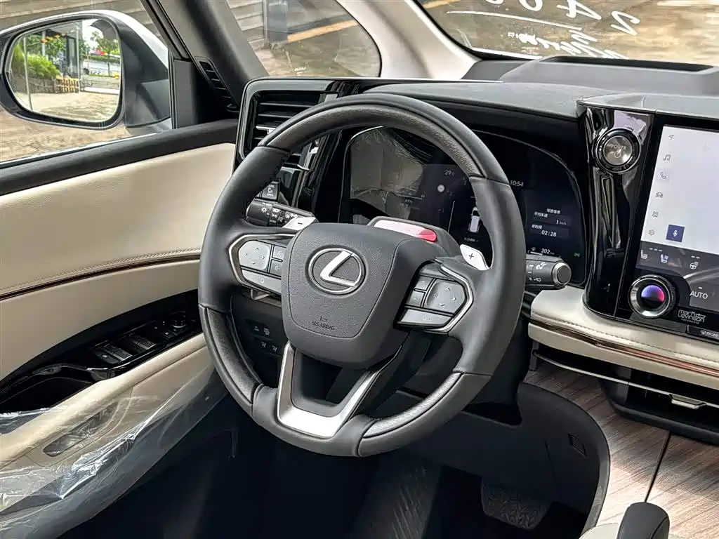 Lexus LM — фото 10