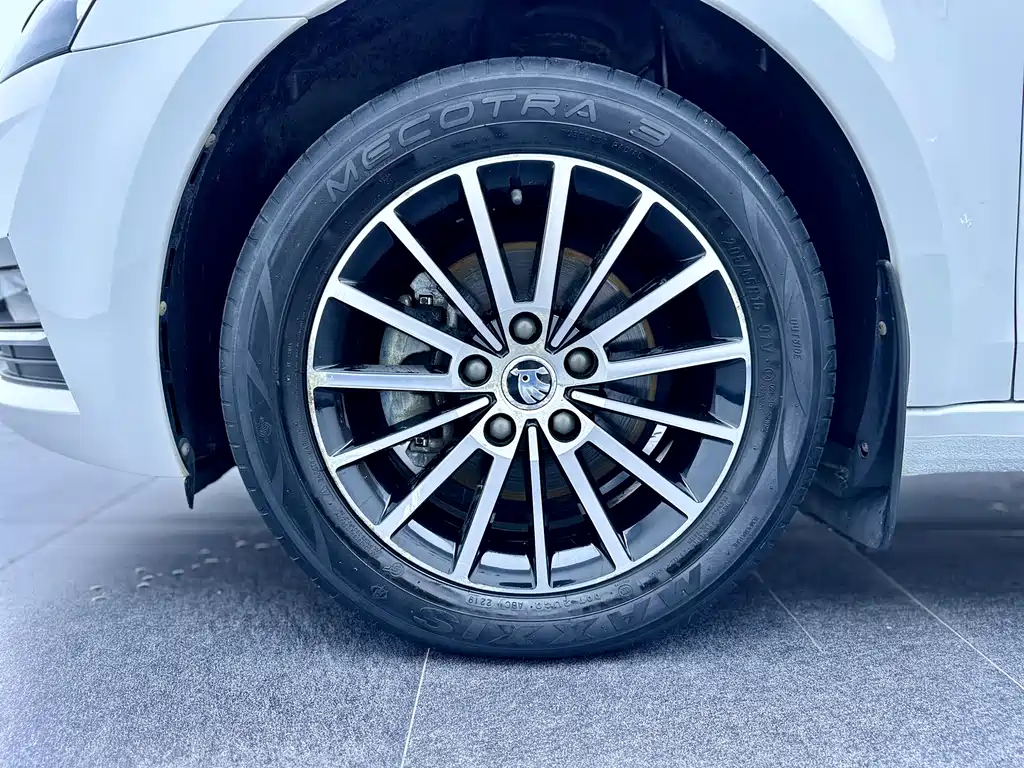 Skoda Octavia 2019 — фото 13