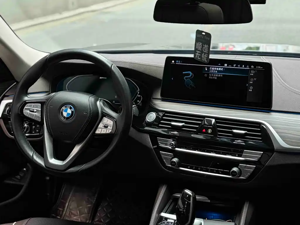 BMW 5 Series New Energy 2022 — фото 13