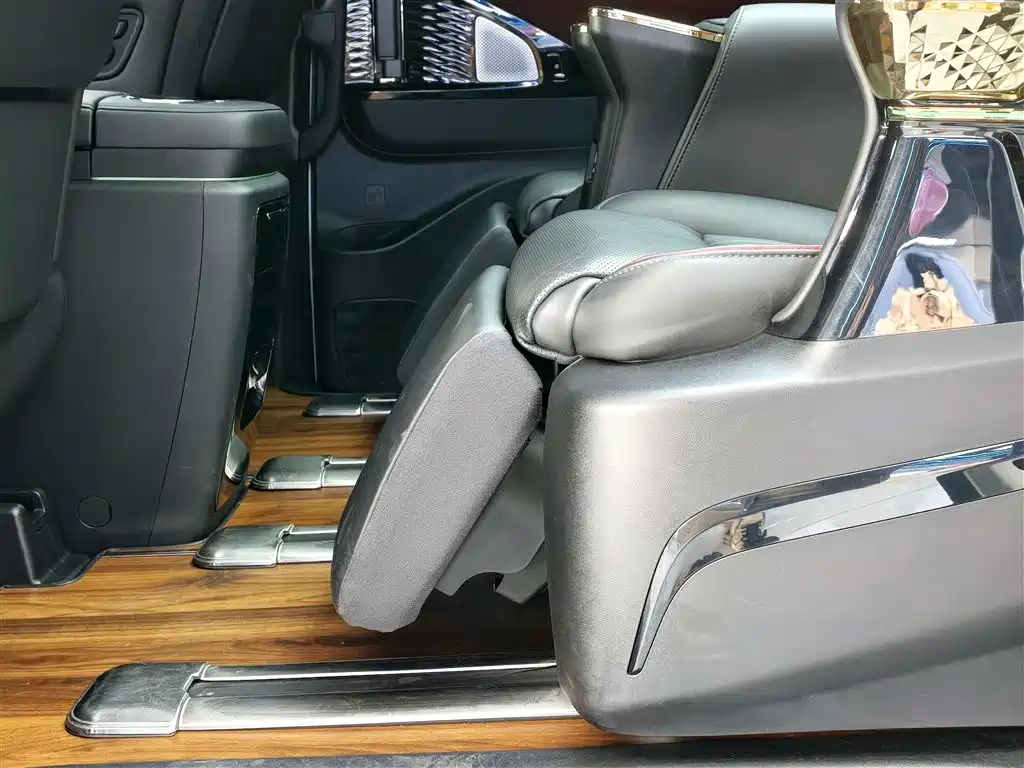 GAC Motor Trumpchi M8 2023 — фото 19