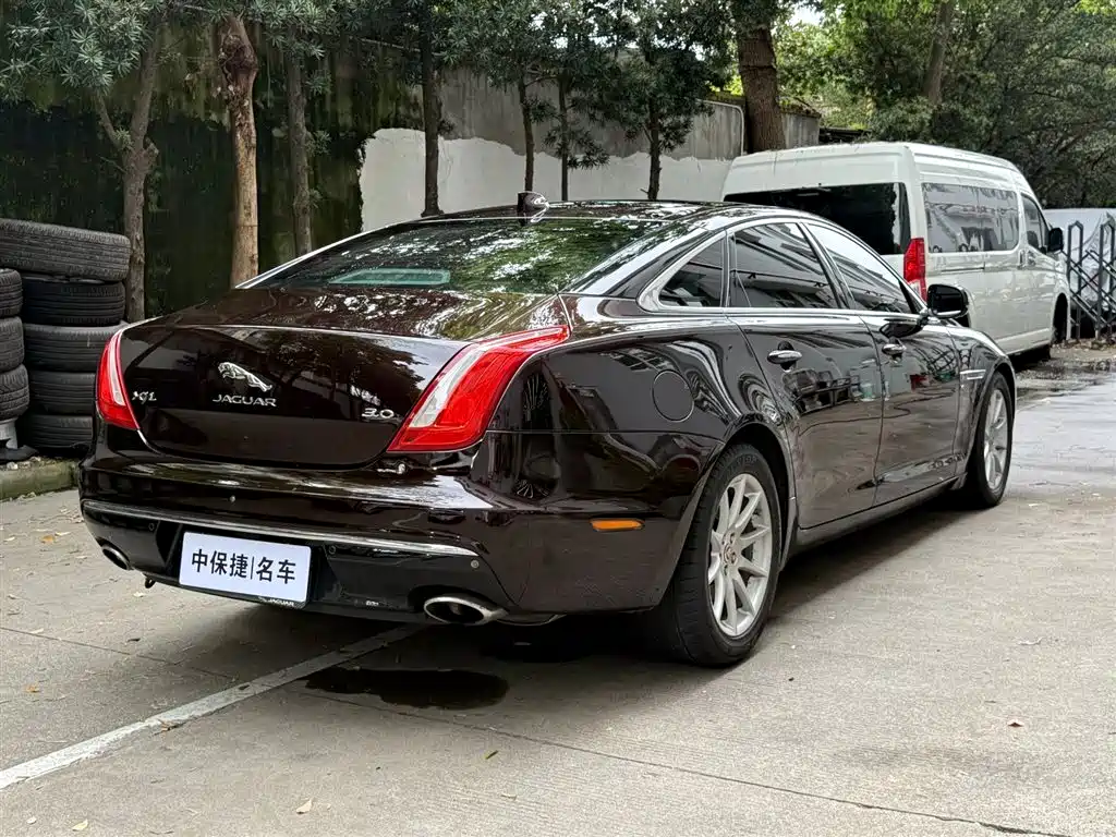 Jaguar XJ 2017 — фото 9