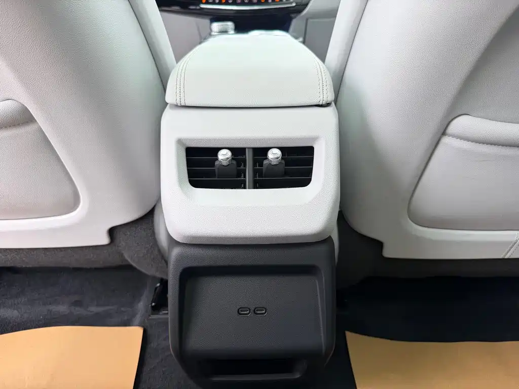 Cadillac IQ Aoge 2024 — фото 14