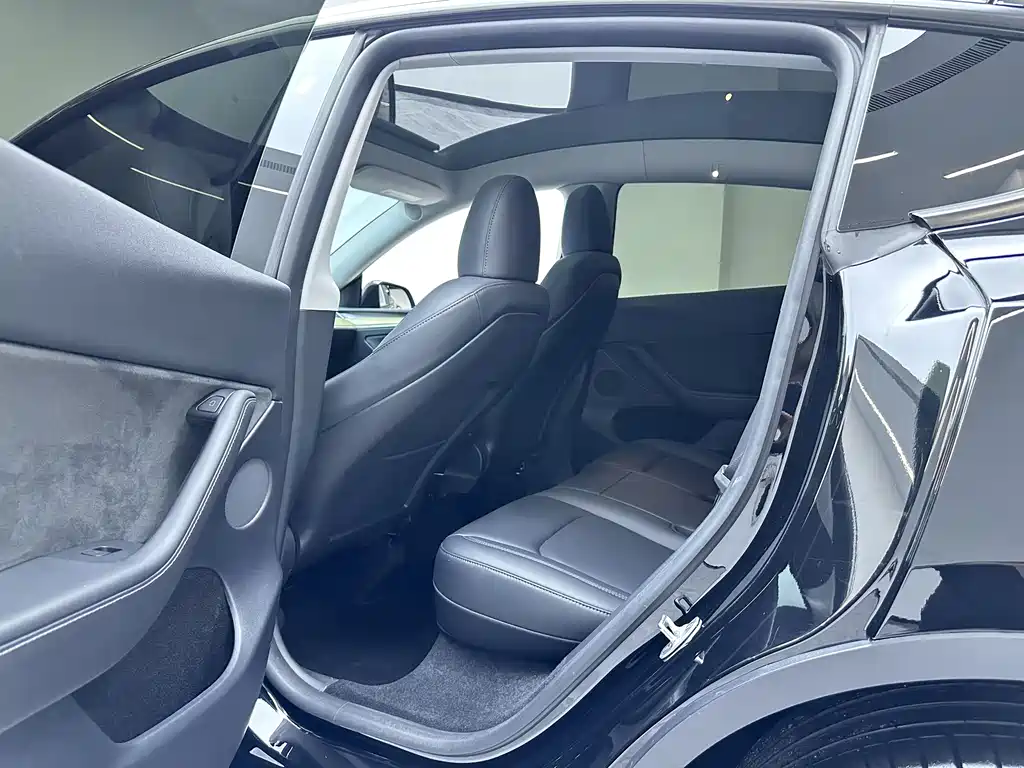 Tesla Model Y 2023 — фото 16