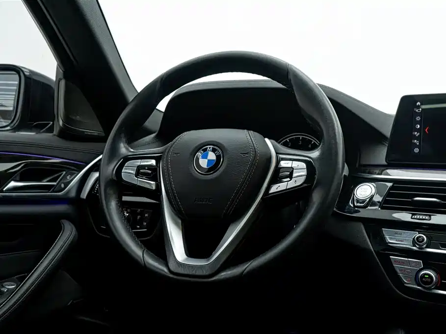 BMW 5 Series 2018 — фото 21