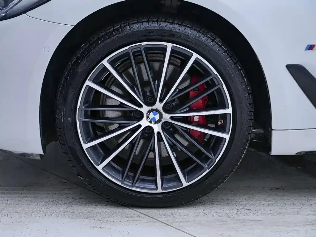 BMW 5 Series 2022 — фото 10
