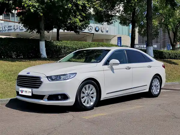 Ford Taurus 2017