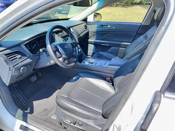 Ford Taurus 2017