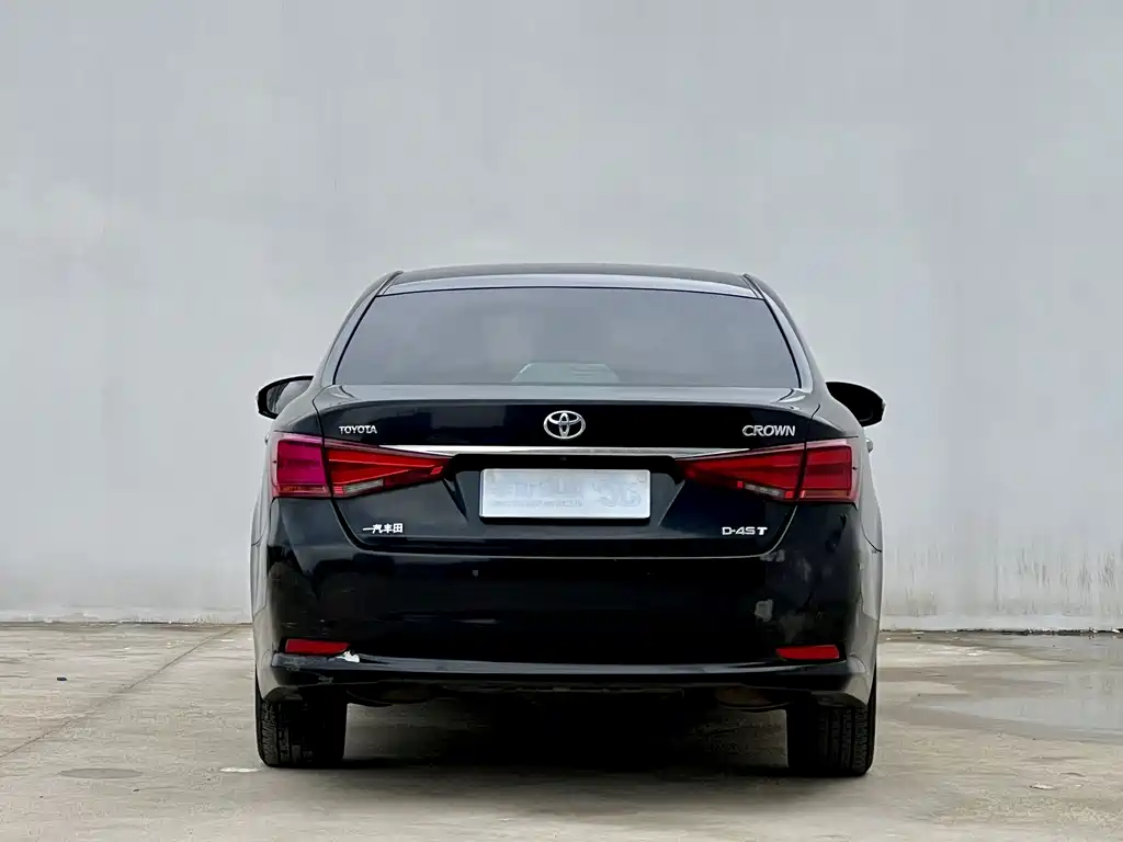 Toyota Crown 2017 — фото 12