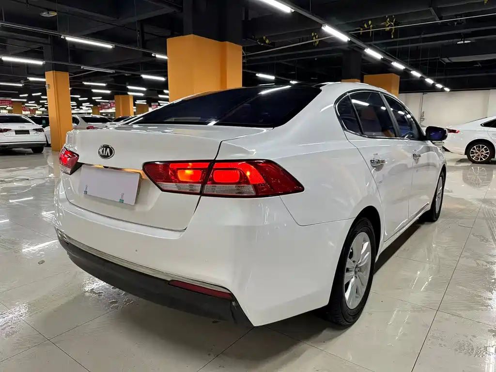 Kia K4 2015 — фото 14