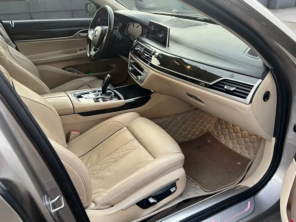 BMW 7 Series 2016 — фото 12