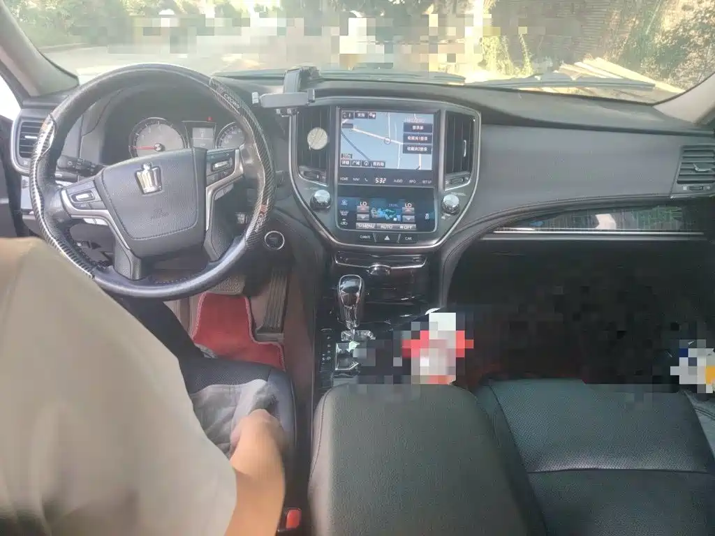Toyota Crown 2015 — фото 13