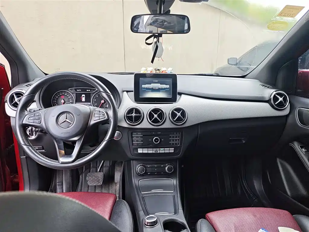 Mercedes-Benz B-Class 2017 — фото 13