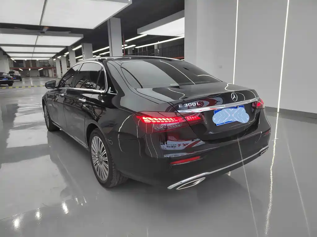 Mercedes-Benz E-Class 2023 — фото 17