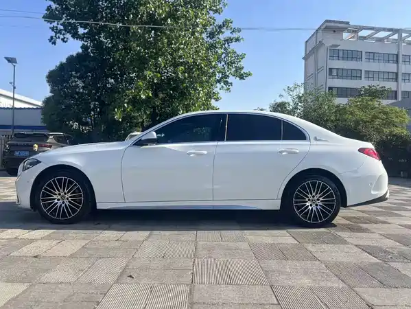 Mercedes-Benz C-Class 2024