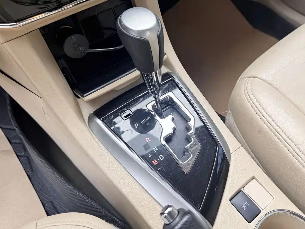 Toyota Corolla 2015 — фото 18