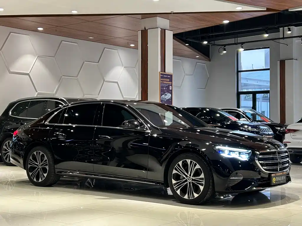 Mercedes-Benz E-Class 2025 — фото 4