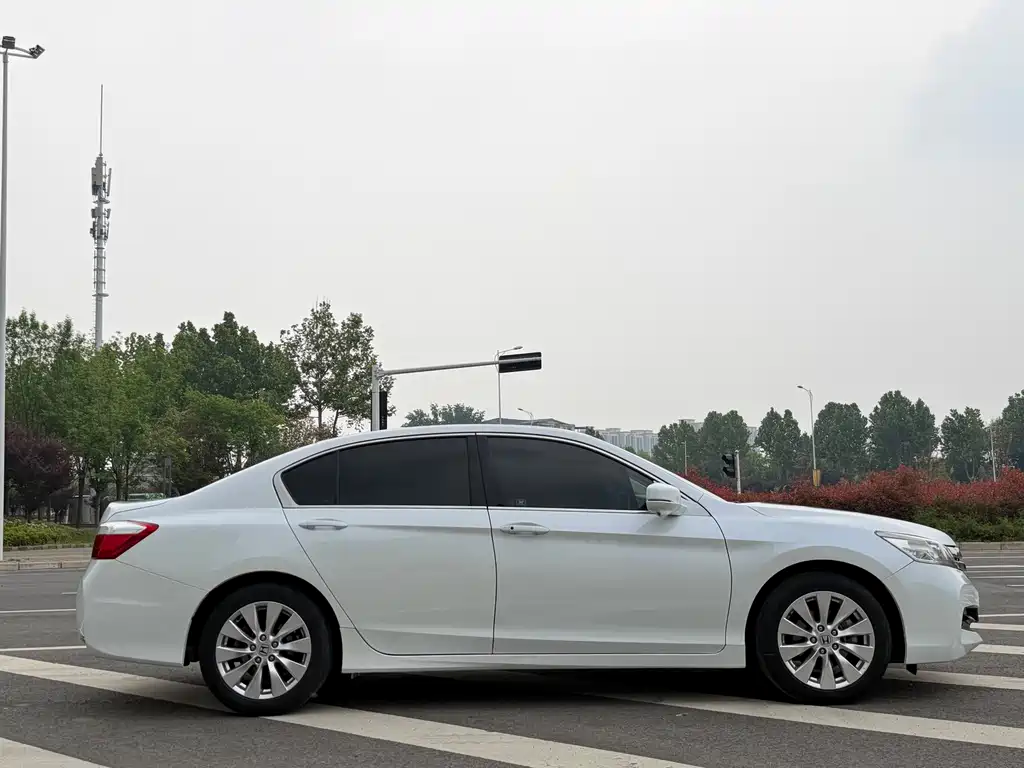 Honda Accord 2015 — фото 13