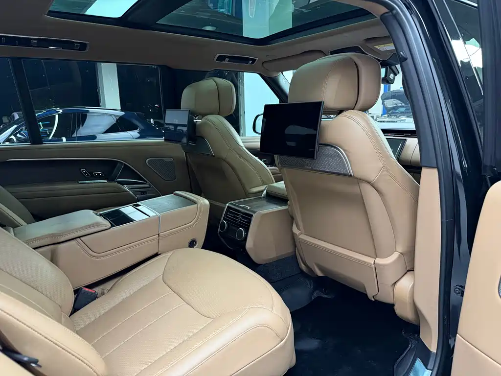 Land Rover Range Rover 2023 — фото 19