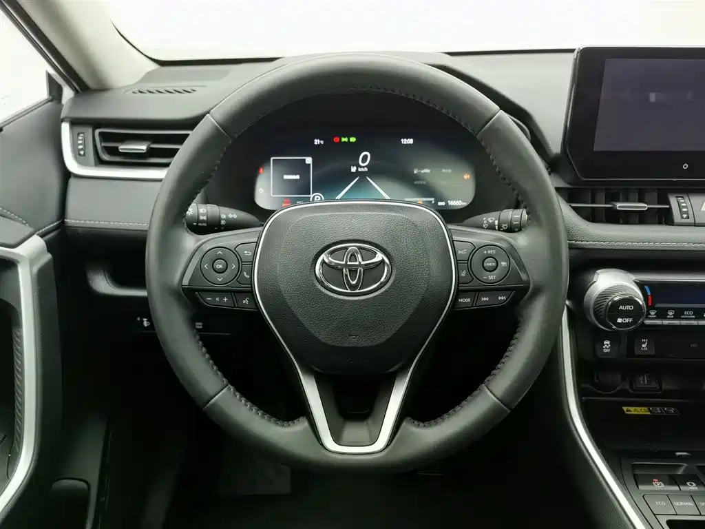 Toyota RAV4 2023 — фото 11