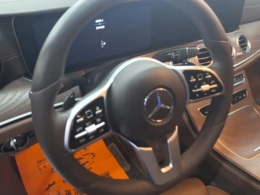 Mercedes-Benz E-Class 2019 — фото 15